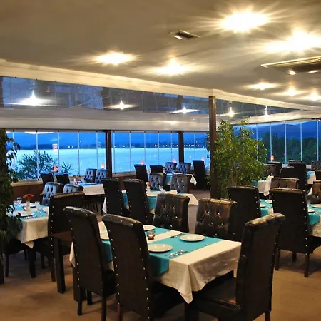 Cem فندق إزنيق