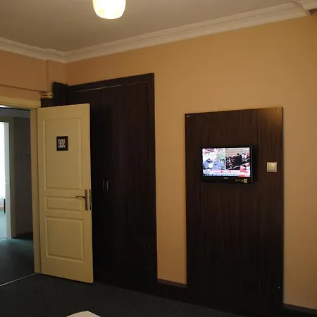 Cem فندق إزنيق